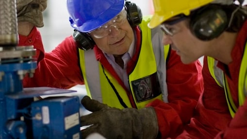 Worker teaching apprentice